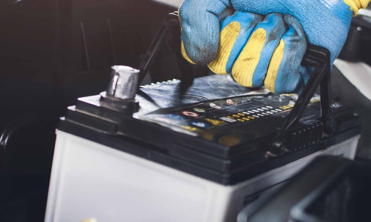 Masa pemakaian aki mobil, Sumber: hondaoutsidejava.co.id