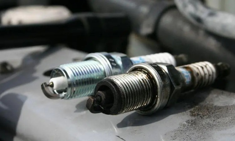 Busi mobil warna hitam, Sumber: auto2000.co.id